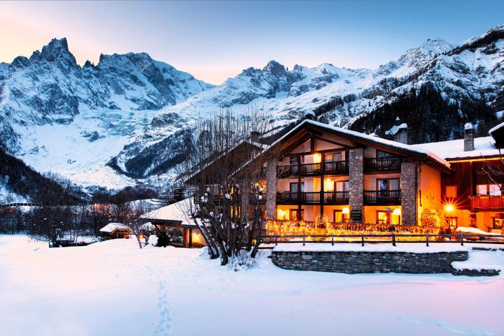 Auberge de La Maison - A Timeless Alpine Retreat in Courmayeur
