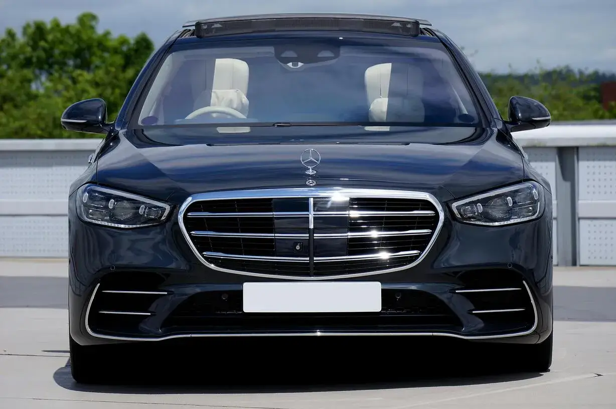 Executive Car Service in Milan Italy