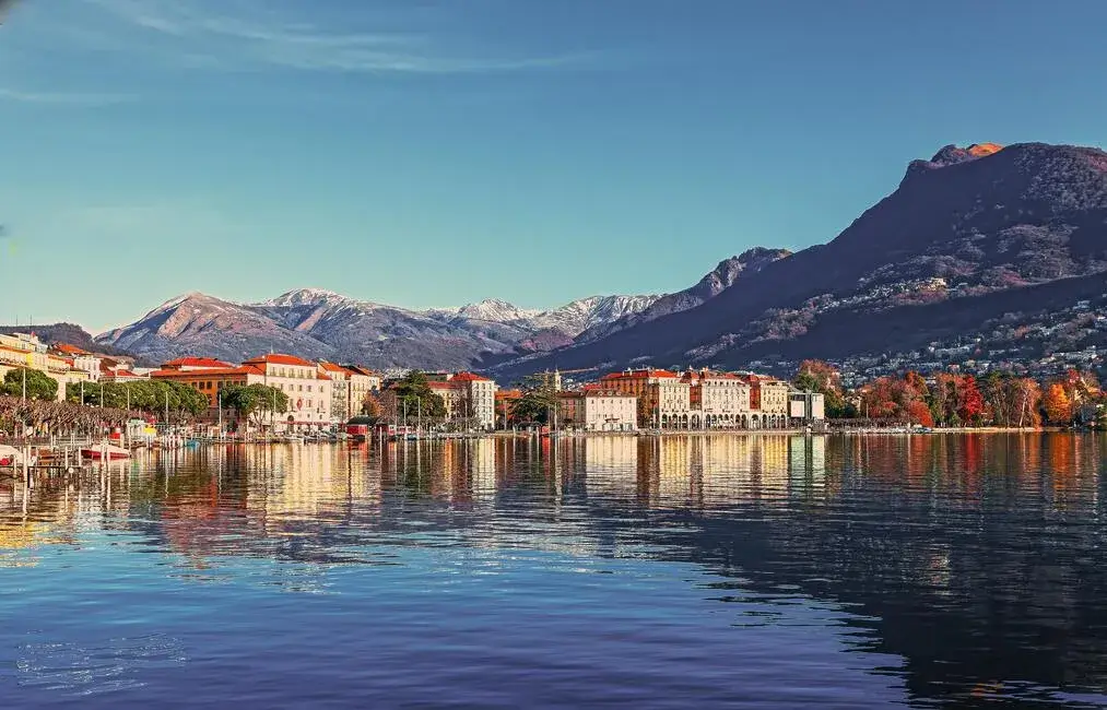 Geneve or Geneva Switzerland tourist guide and why not a transfer from Milan Italy