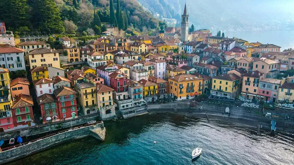 Varenna, locations time has stopped retaining the charm of the older Italian villages