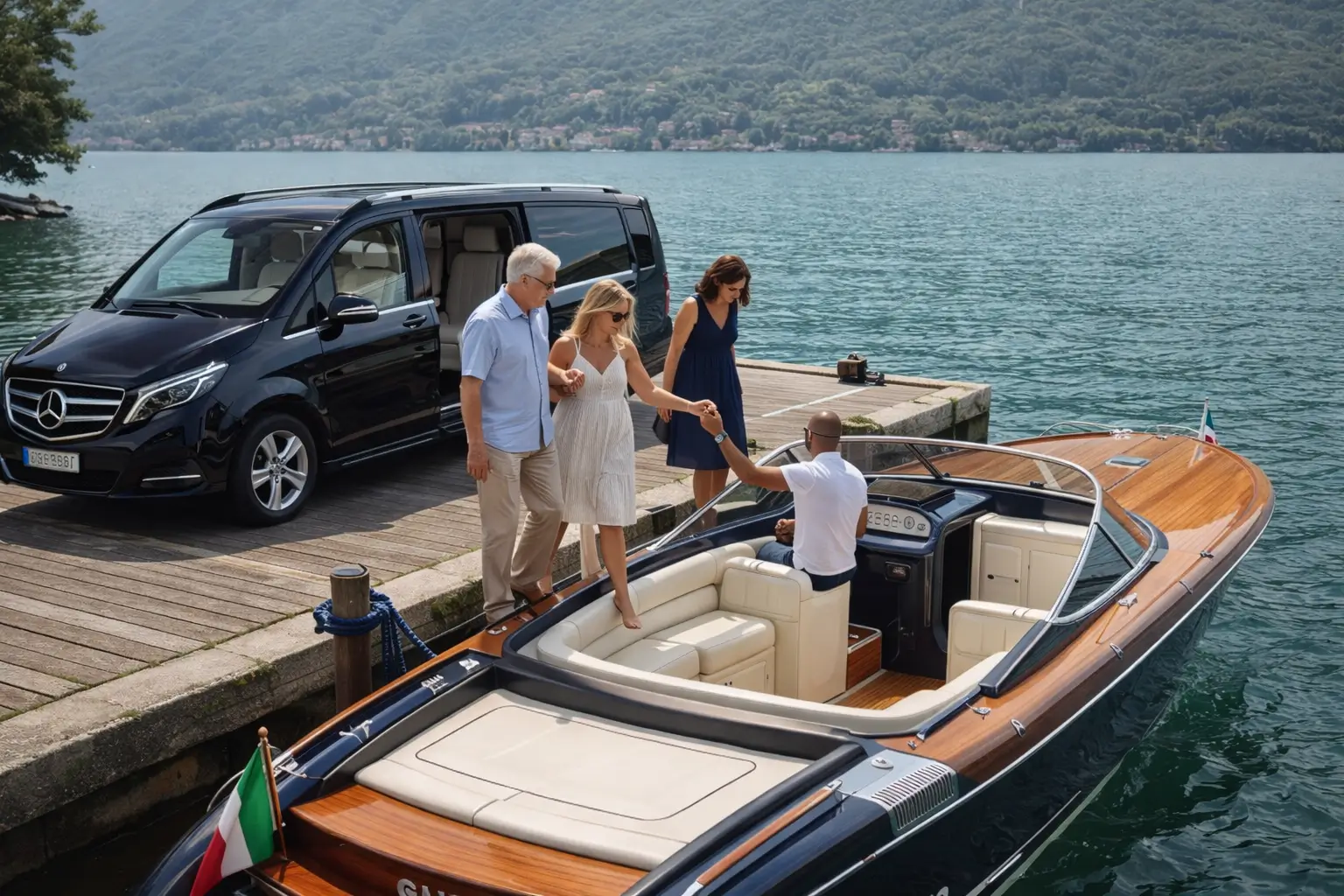 Mercedes V-Class MilanobyCar al pontile del Lago di Como con barca privata